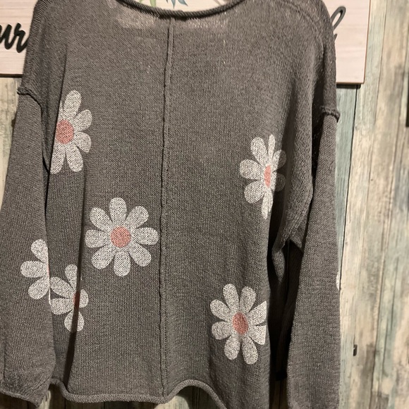 POL M Gray Floral Knit Sweater - Picture 4 of 8